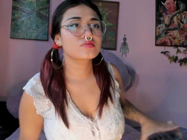 Maddyjhonsson live cam on BongaCams