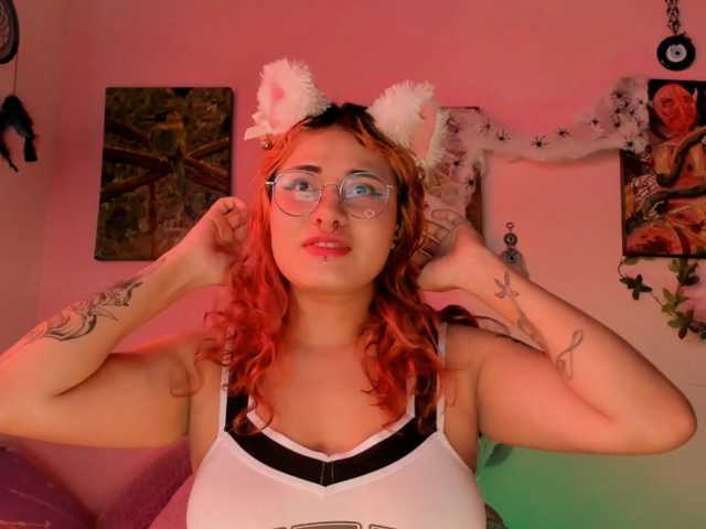 Maddyjhonsson live cam on BongaCams