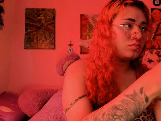 Maddyjhonsson live cam on BongaCams