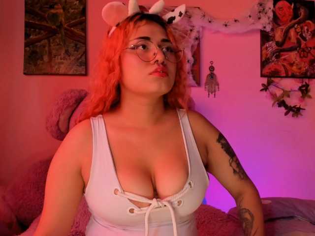 Maddyjhonsson live cam on BongaCams