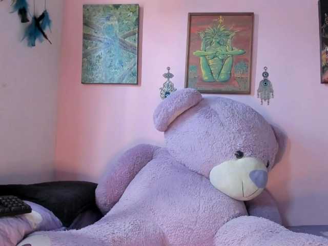 Maddyjhonsson live cam on BongaCams