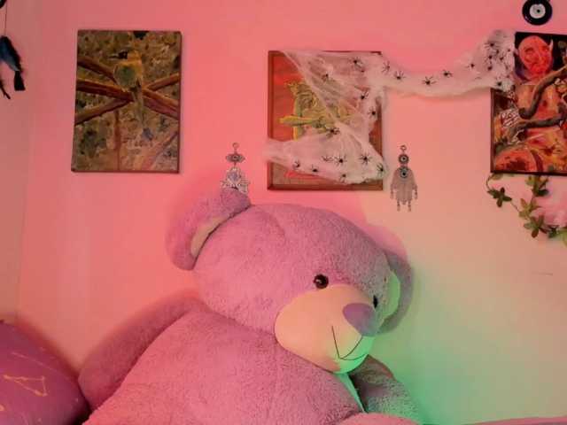 Maddyjhonsson live cam on BongaCams
