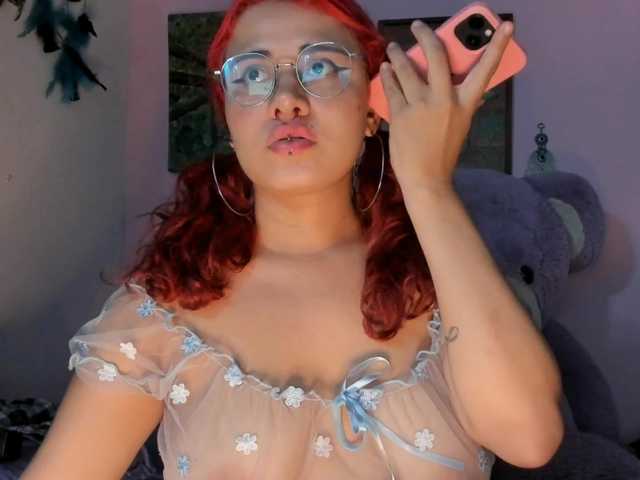 Maddyjhonsson live cam on BongaCams