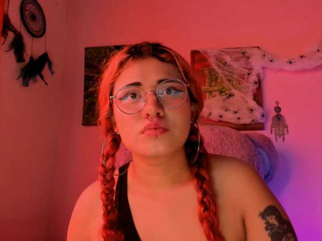 Maddyjhonsson live cam on BongaCams