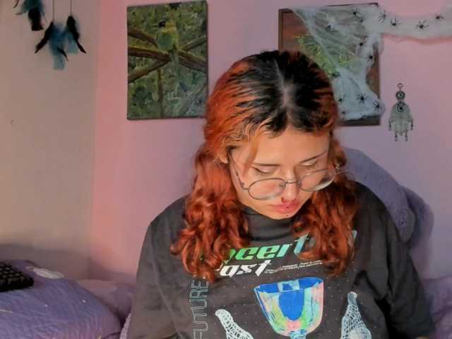 Maddyjhonsson live cam on BongaCams