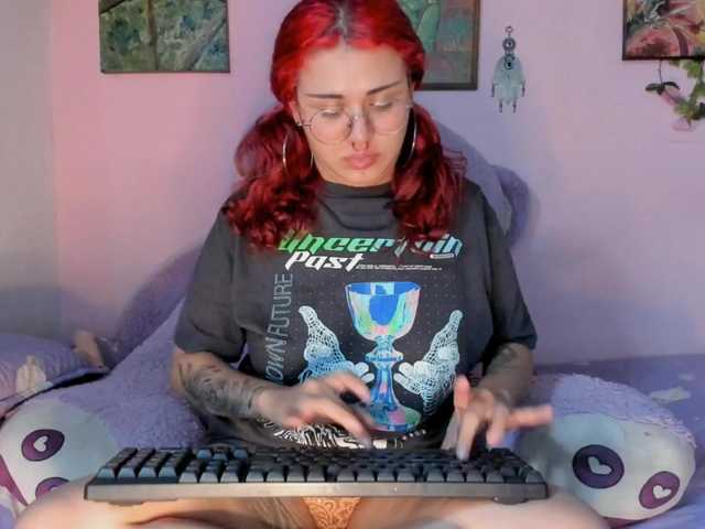 Maddyjhonsson live cam on BongaCams