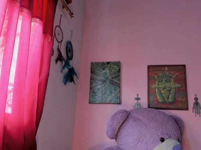 Maddyjhonsson live cam on BongaCams