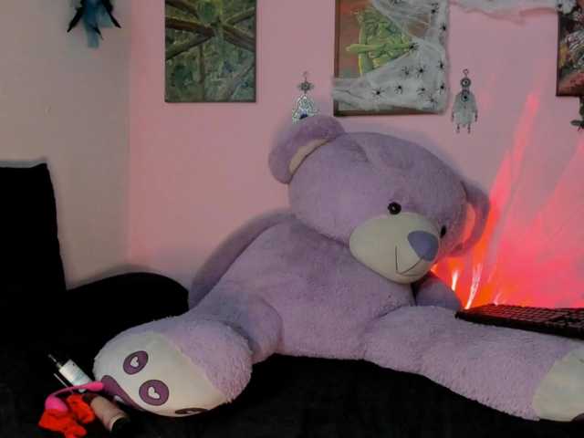 Maddyjhonsson live cam on BongaCams