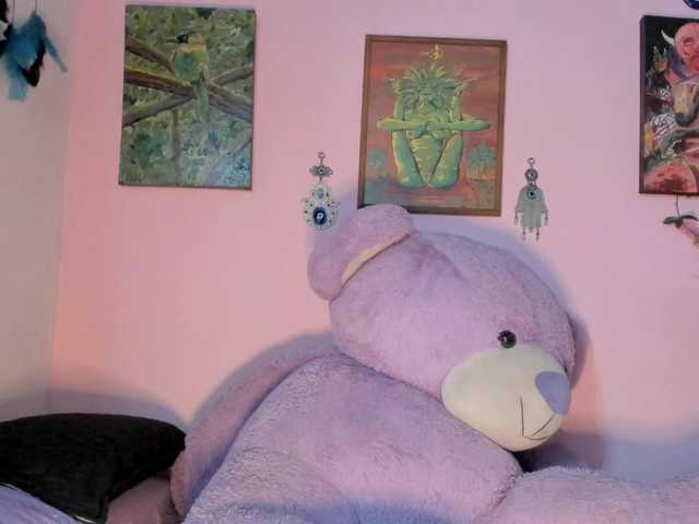 Maddyjhonsson live cam on BongaCams
