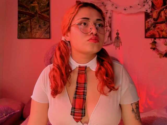 Maddyjhonsson live cam on BongaCams