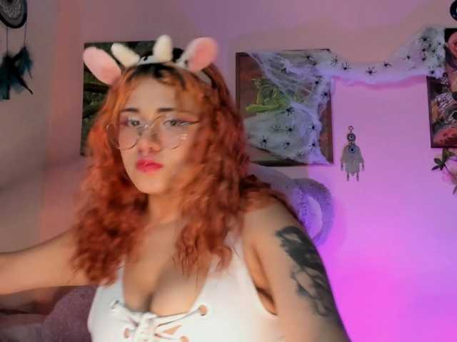 Maddyjhonsson live cam on BongaCams