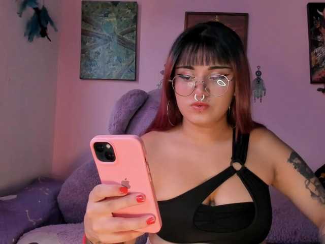 Maddyjhonsson live cam on BongaCams