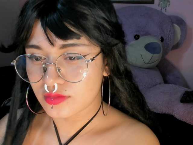 Maddyjhonsson live cam on BongaCams