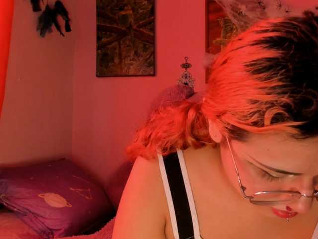 Maddyjhonsson live cam on BongaCams