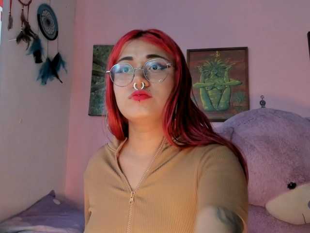 Maddyjhonsson live cam on BongaCams