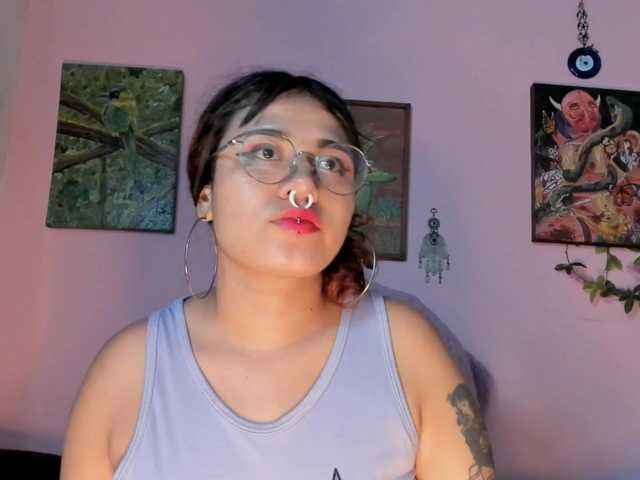 Maddyjhonsson live cam on BongaCams
