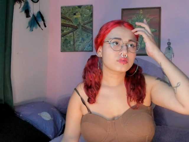 Maddyjhonsson live cam on BongaCams