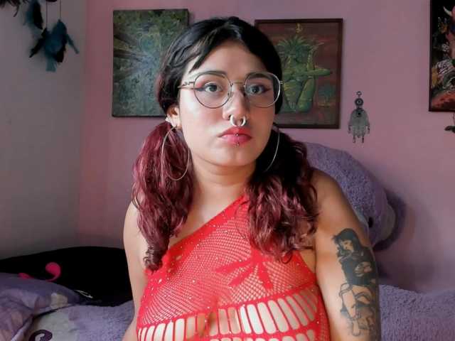 Maddyjhonsson live cam on BongaCams