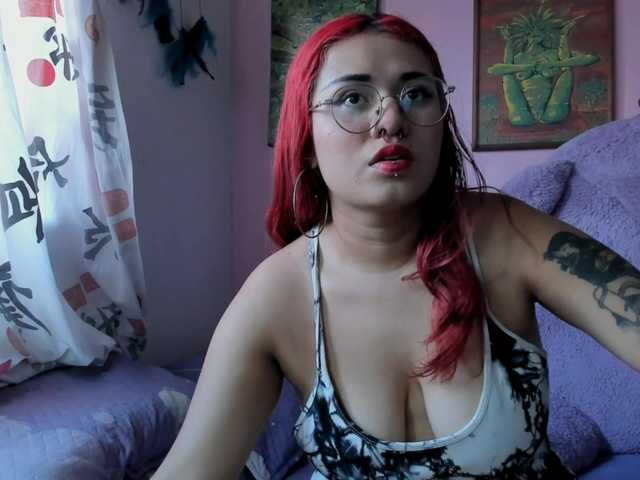 Maddyjhonsson live cam on BongaCams