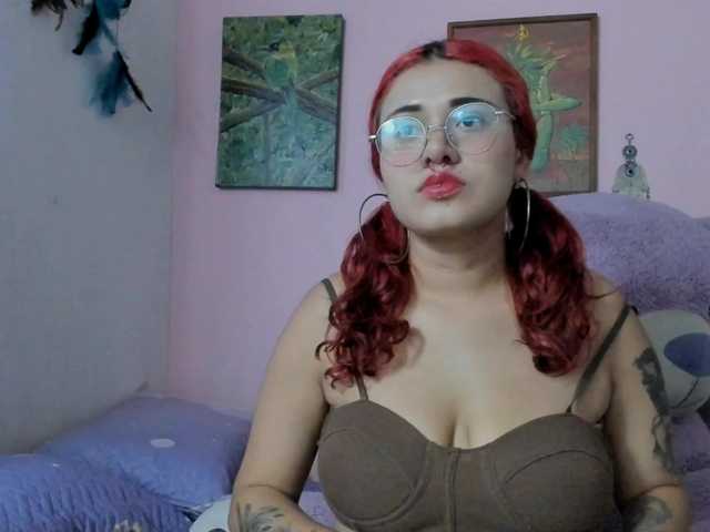 Maddyjhonsson live cam on BongaCams