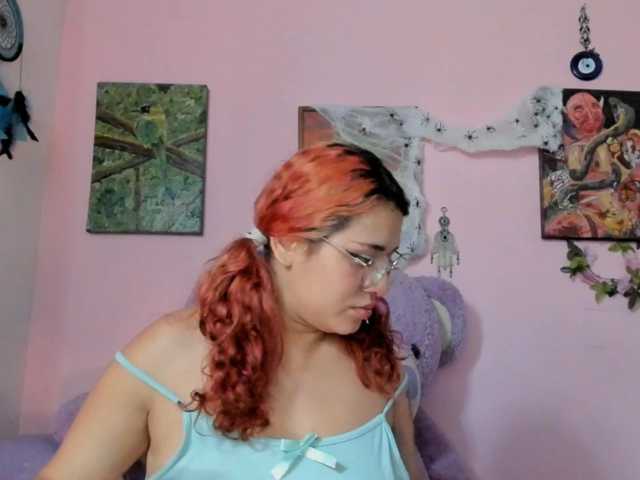 Maddyjhonsson live cam on BongaCams