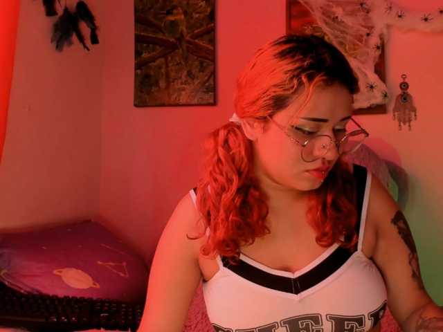 Maddyjhonsson live cam on BongaCams