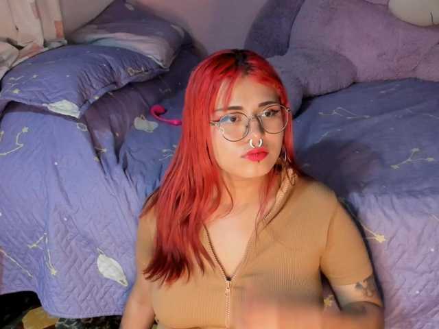 Maddyjhonsson live cam on BongaCams