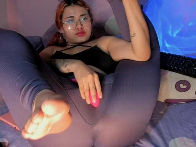 Maddyjhonsson live cam on BongaCams