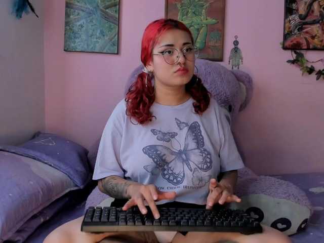 Maddyjhonsson live cam on BongaCams