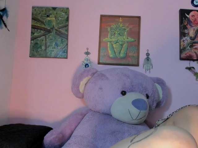 Maddyjhonsson live cam on BongaCams