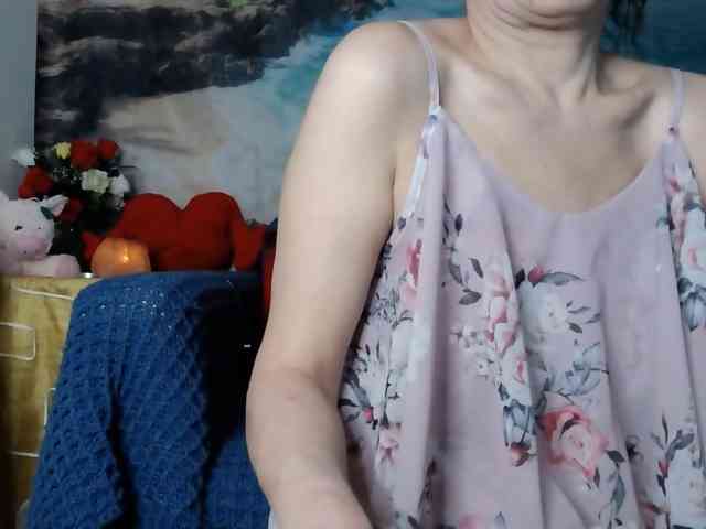LovelyJess4U webcam
