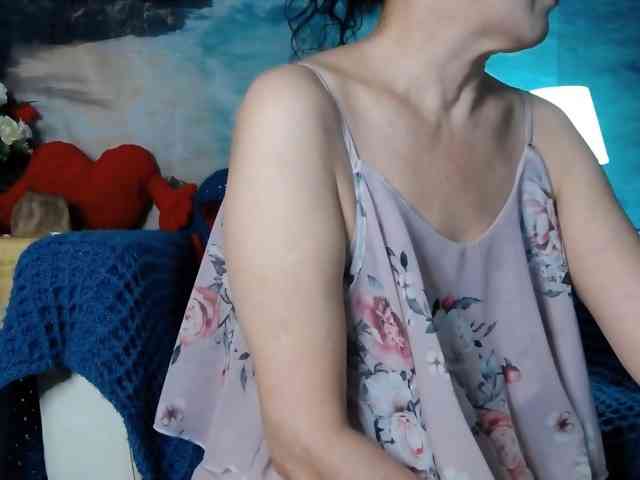 LovelyJess4U webcam