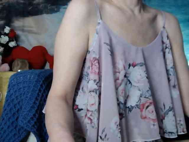 LovelyJess4U webcam