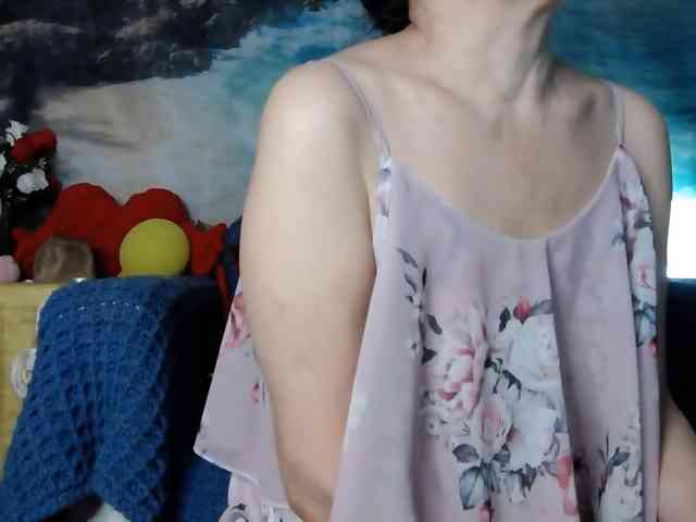 LovelyJess4U webcam