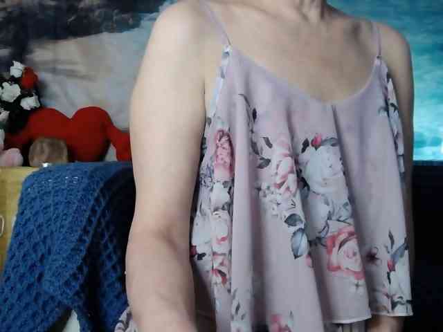 LovelyJess4U webcam