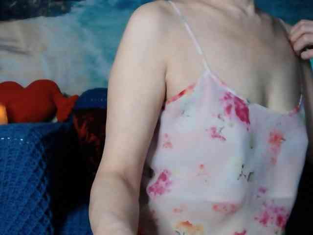 LovelyJess4U webcam