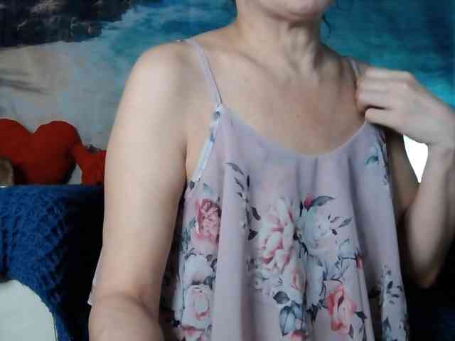LovelyJess4U webcam