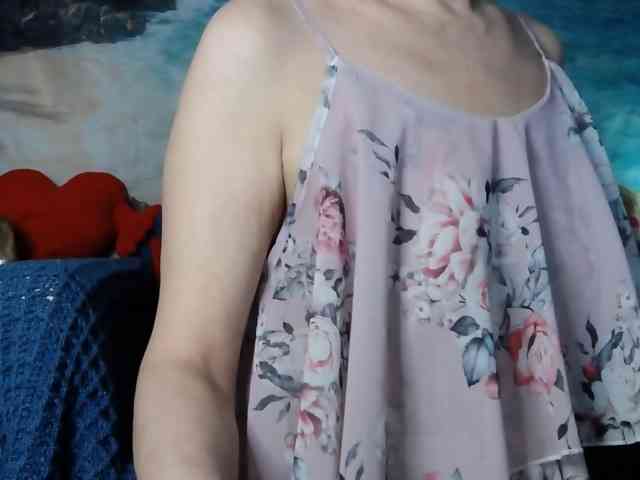 LovelyJess4U webcam