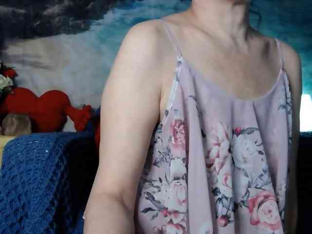LovelyJess4U webcam