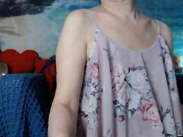 LovelyJess4U webcam
