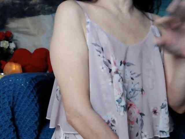 LovelyJess4U webcam