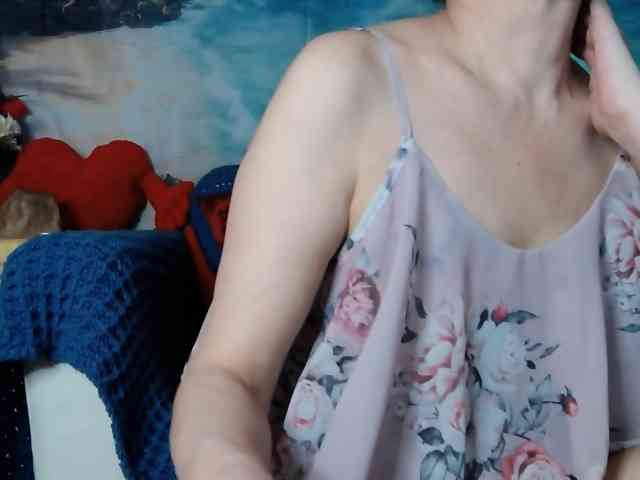 LovelyJess4U webcam