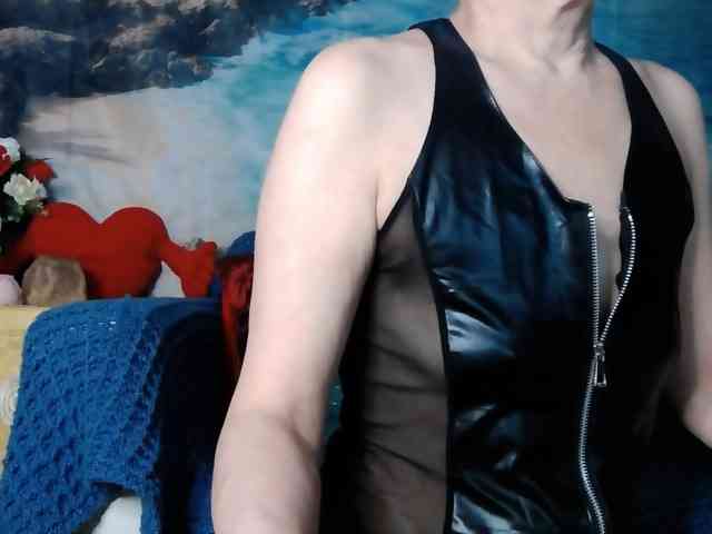 LovelyJess4U webcam