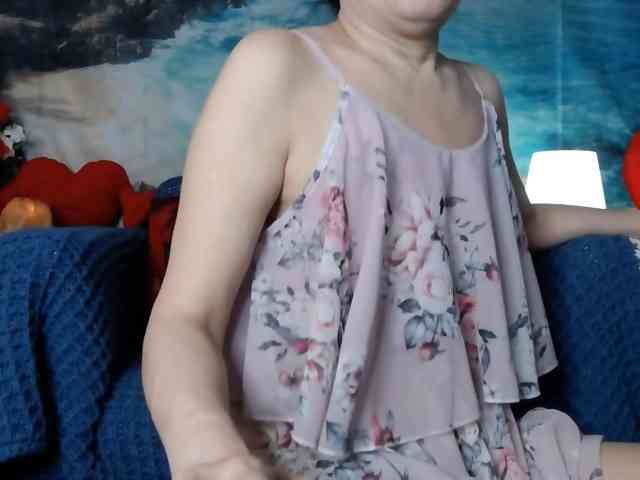 LovelyJess4U webcam