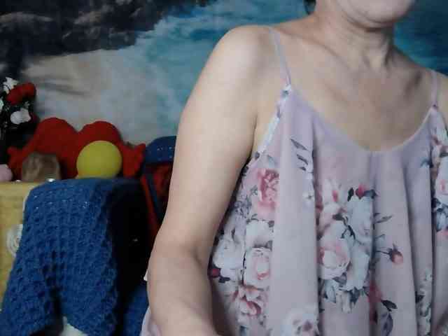 LovelyJess4U webcam