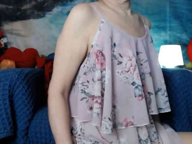 LovelyJess4U webcam