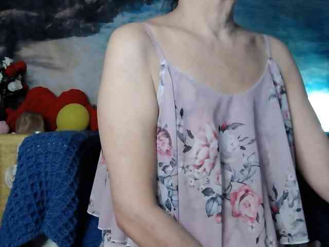 LovelyJess4U webcam