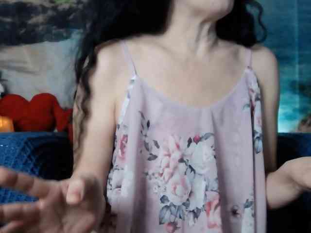 LovelyJess4U webcam