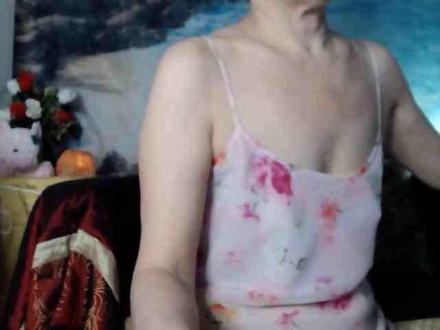LovelyJess4U webcam