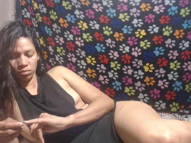 le modèle Elizabeth-a est en webcam porno dans un show sur le site bongacams, il possède les tags suivants: Latino/Hispanic,Brunette,Shaved